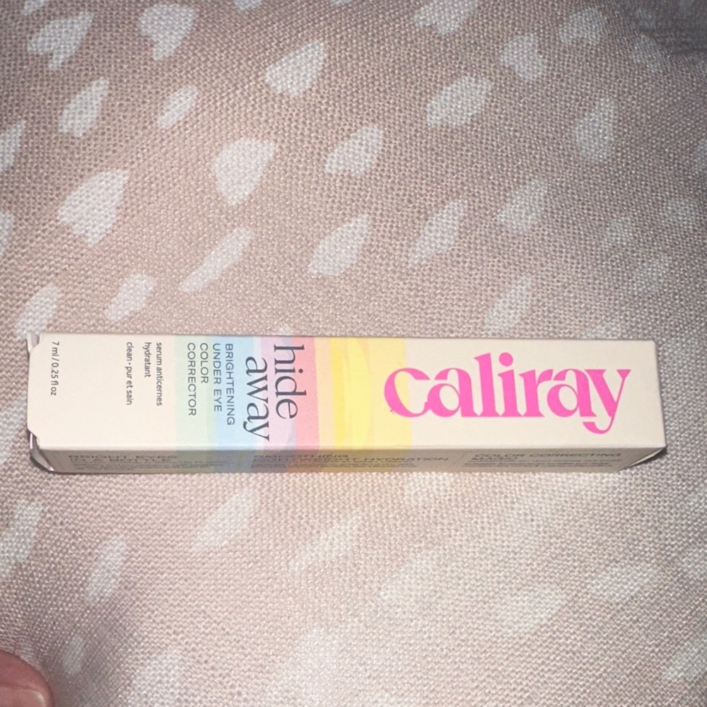 Caliray Hide Away Concealer - Cream color glowy rays
